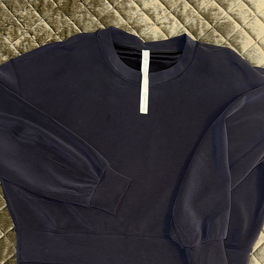 Lululemon Sofstreme Crewneck Black Size 6